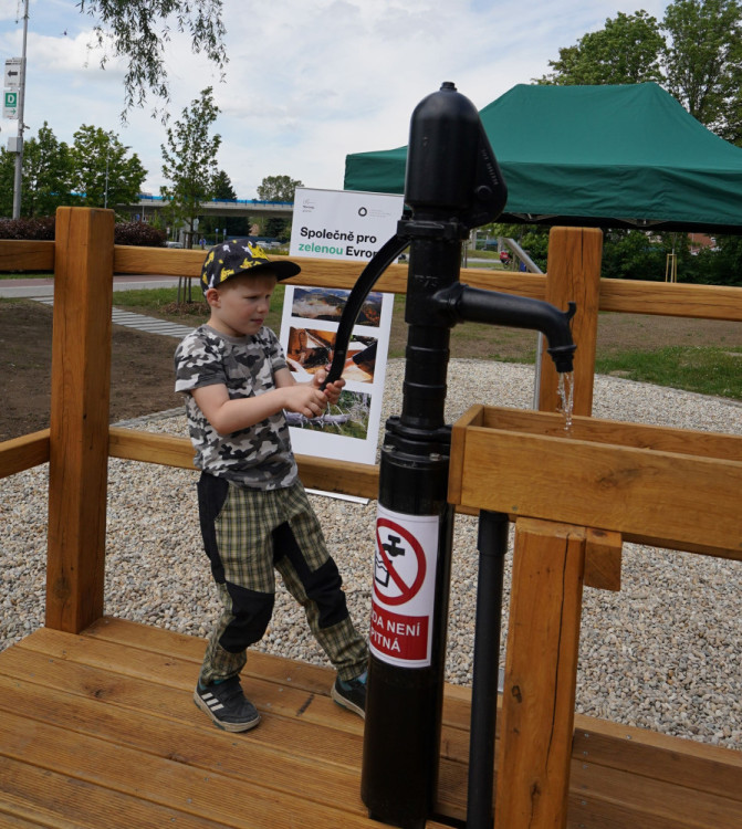 FOTOGALERIE: Přerov vybudoval unikátní vodní zahradu. Těší se velké oblibě