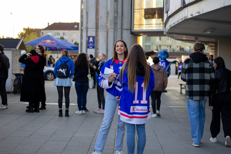 FOTOGALERIE: Podívejte se, jak vypadala atmosféra před hokejovým zápasem MUNI a VUT