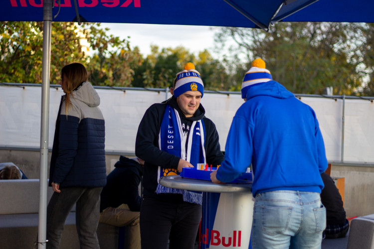 FOTOGALERIE: Podívejte se, jak vypadala atmosféra před hokejovým zápasem MUNI a VUT