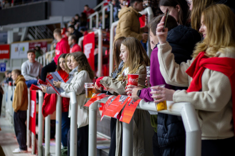 FOTOGALERIE: Podívejte se, jak vypadala atmosféra před hokejovým zápasem MUNI a VUT