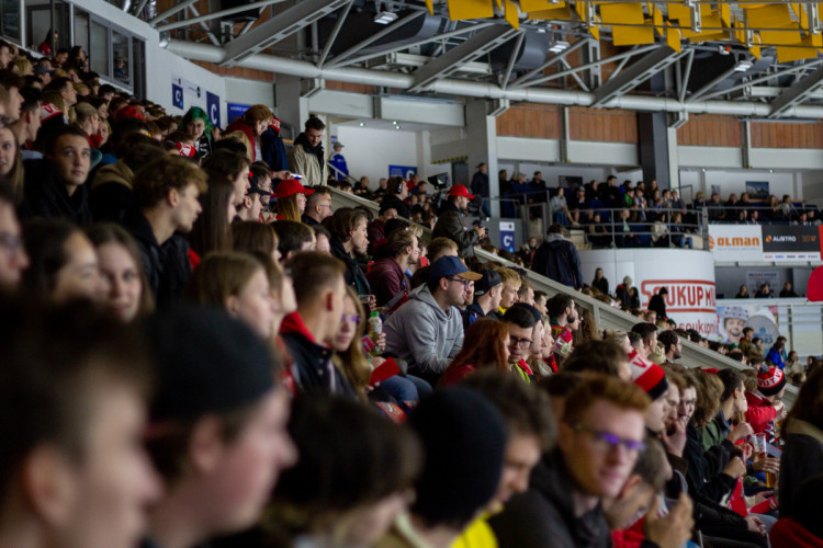 FOTOGALERIE: Podívejte se, jak vypadala atmosféra před hokejovým zápasem MUNI a VUT
