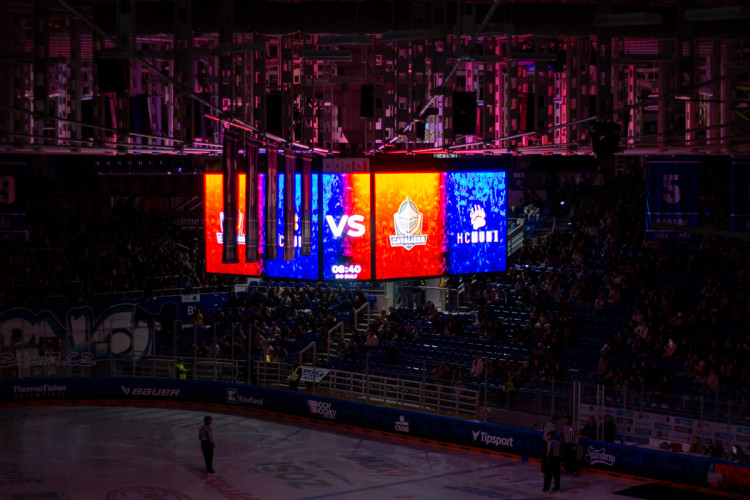 FOTOGALERIE: Podívejte se, jak vypadala atmosféra před hokejovým zápasem MUNI a VUT