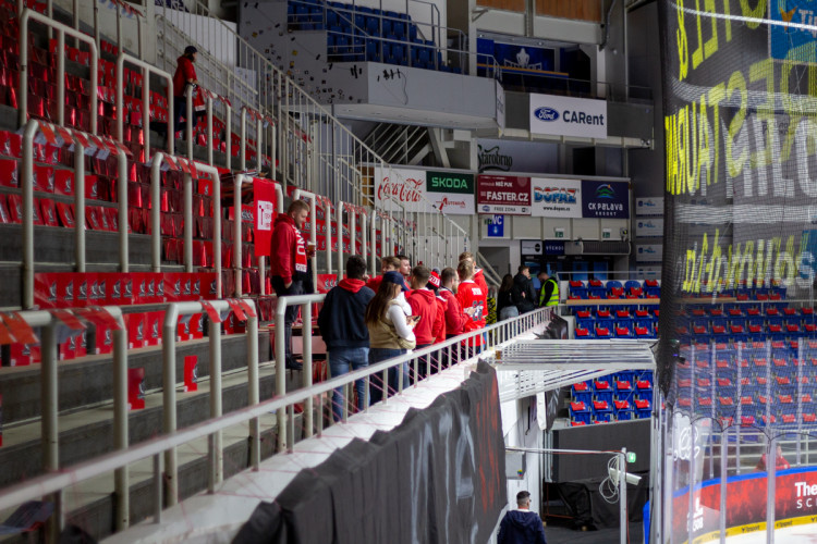 FOTOGALERIE: Podívejte se, jak vypadala atmosféra před hokejovým zápasem MUNI a VUT