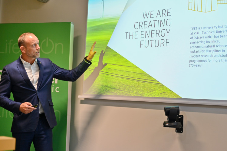 V Porubě už rok stojí budova, ve které vědci zachraňují svět