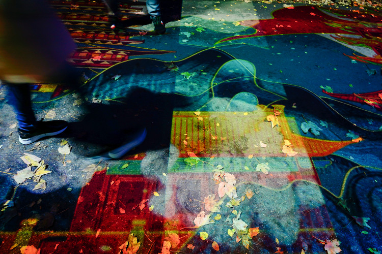 FOTOGALERIE: Gorily, nosorožci i sloni mimo výběh. Pražská zoo zve na lampionová zářící zvířata