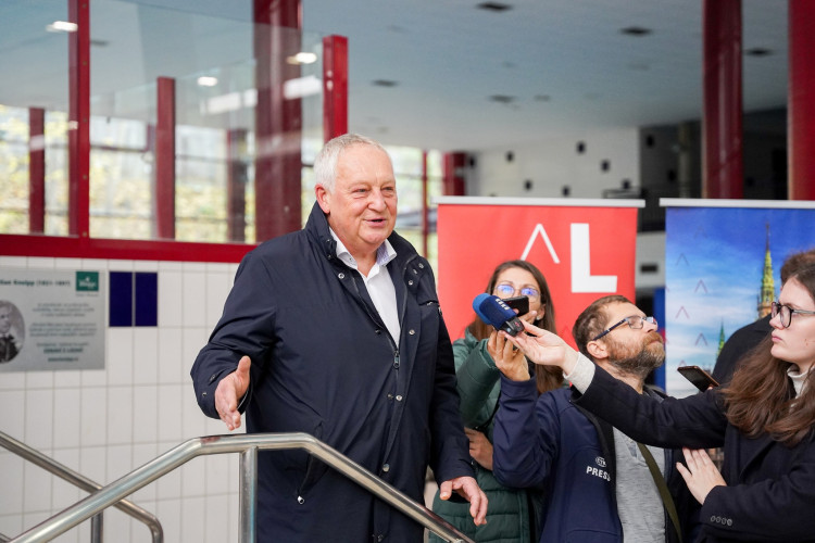 Bazén Liberec před rekonstrukcí, předání staveniště dodavateli a vizualizace budoucí podoby interiéru.