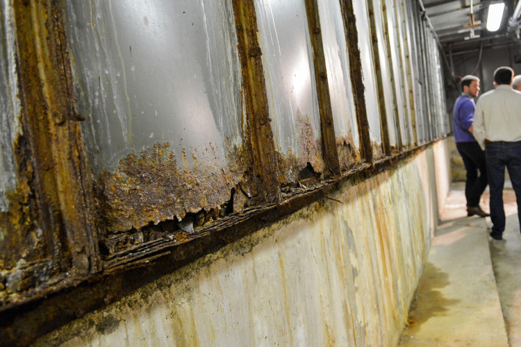 Bazén Liberec před rekonstrukcí, předání staveniště dodavateli a vizualizace budoucí podoby interiéru.