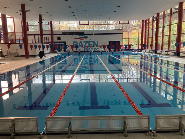 Bazén Liberec před rekonstrukcí, předání staveniště dodavateli a vizualizace budoucí podoby interiéru.