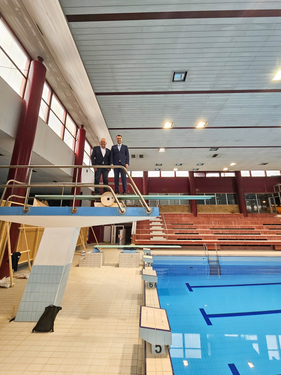 Bazén Liberec před rekonstrukcí, předání staveniště dodavateli a vizualizace budoucí podoby interiéru.