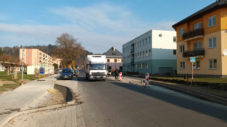 FOTOGALERIE: Důležitý průtah Hanušovicemi prošel opravami