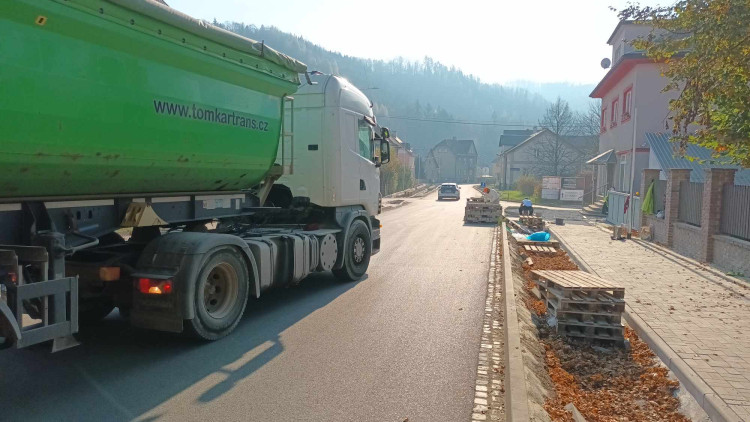 FOTOGALERIE: Důležitý průtah Hanušovicemi prošel opravami