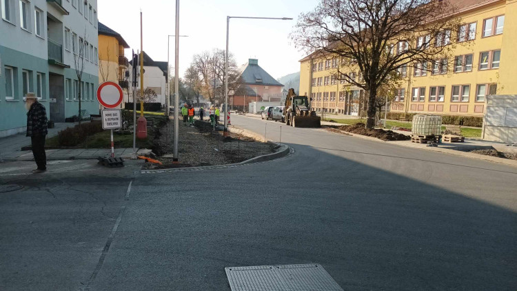 FOTOGALERIE: Důležitý průtah Hanušovicemi prošel opravami