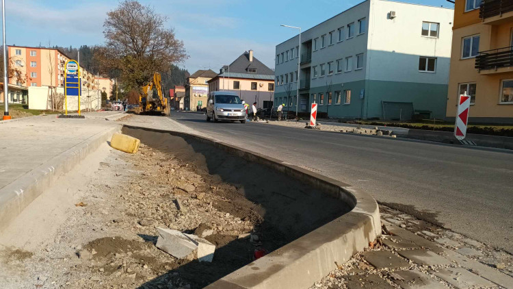 FOTOGALERIE: Důležitý průtah Hanušovicemi prošel opravami