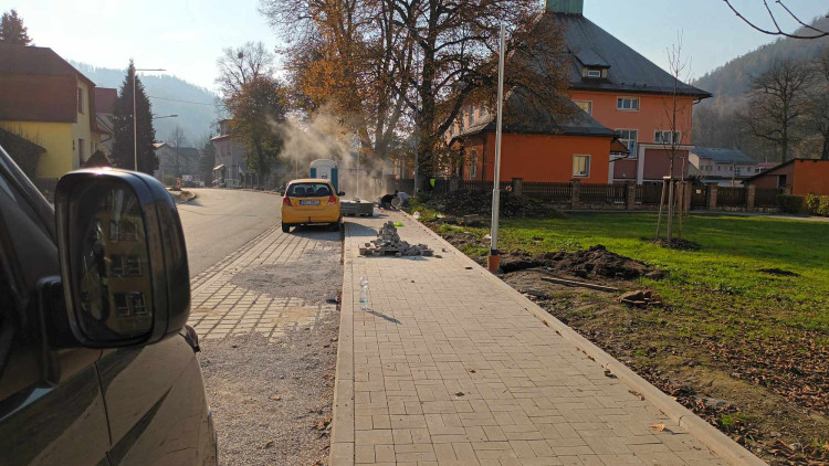 FOTOGALERIE: Důležitý průtah Hanušovicemi prošel opravami