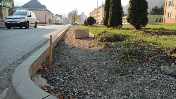 FOTOGALERIE: Důležitý průtah Hanušovicemi prošel opravami