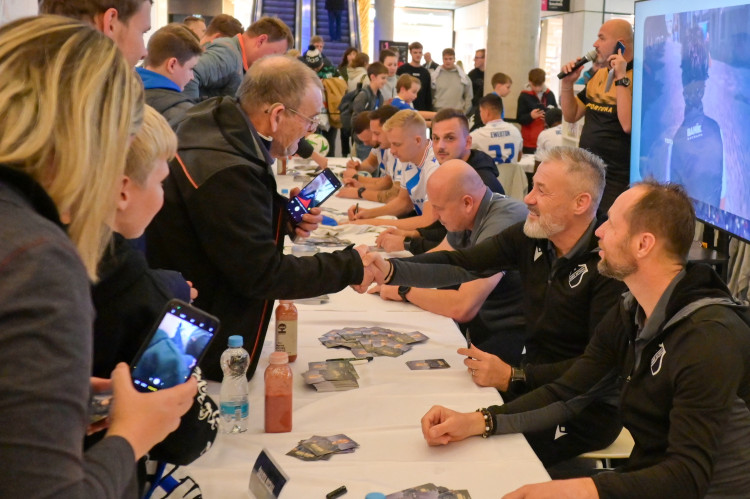 Jedině Baník! Modrobílí obsadili obchodní centrum