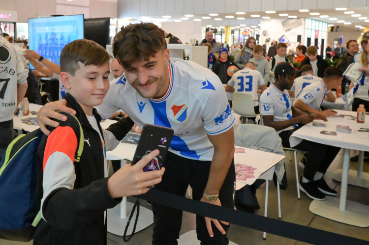 Jedině Baník! Modrobílí obsadili obchodní centrum