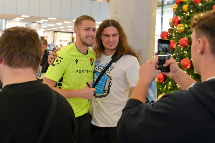 Jedině Baník! Modrobílí obsadili obchodní centrum