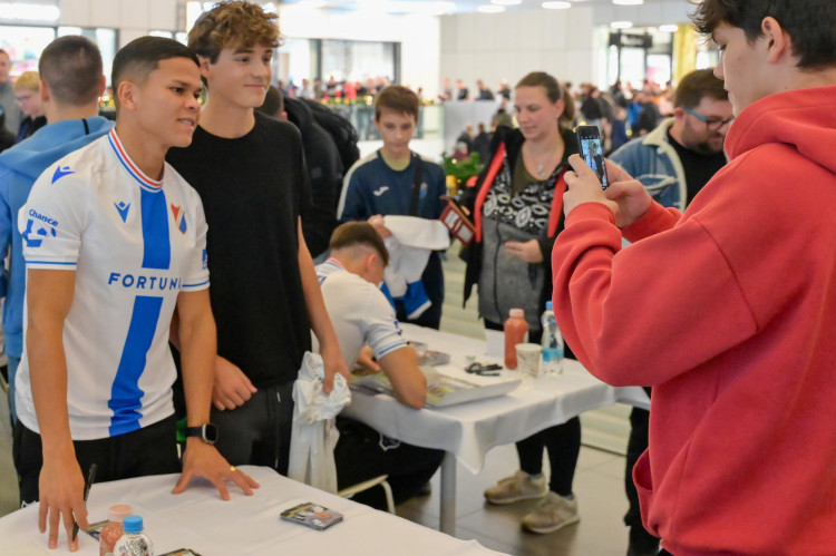 Jedině Baník! Modrobílí obsadili obchodní centrum