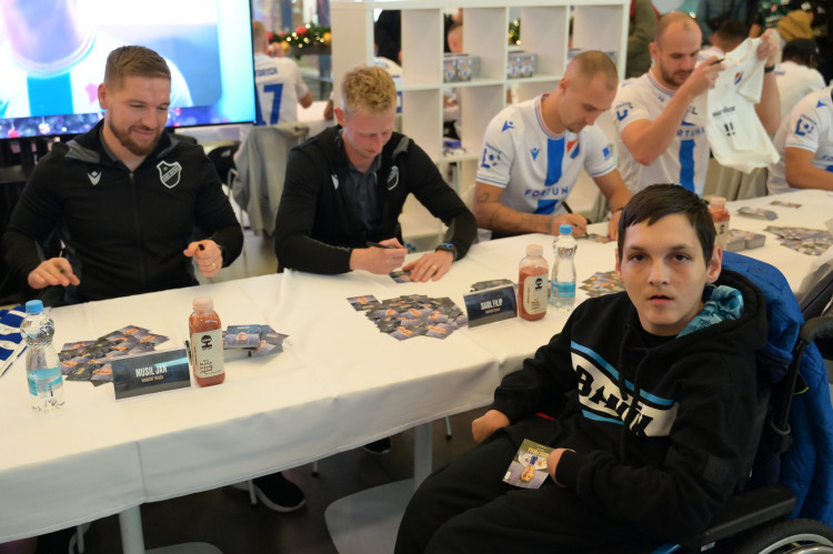 Jedině Baník! Modrobílí obsadili obchodní centrum