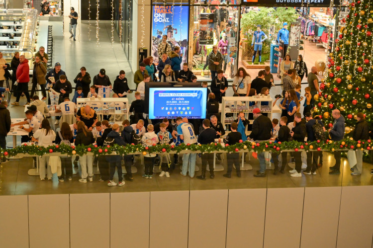 Jedině Baník! Modrobílí obsadili obchodní centrum