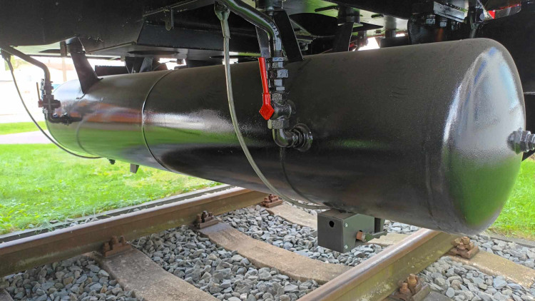 FOTOGALERIE: Přerovská firma Českomoravská železniční opravna zachránila unikátní stroj