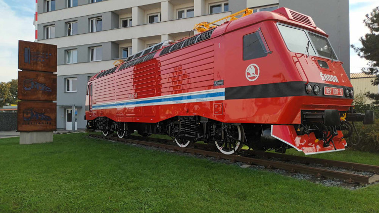 FOTOGALERIE: Přerovská firma Českomoravská železniční opravna zachránila unikátní stroj