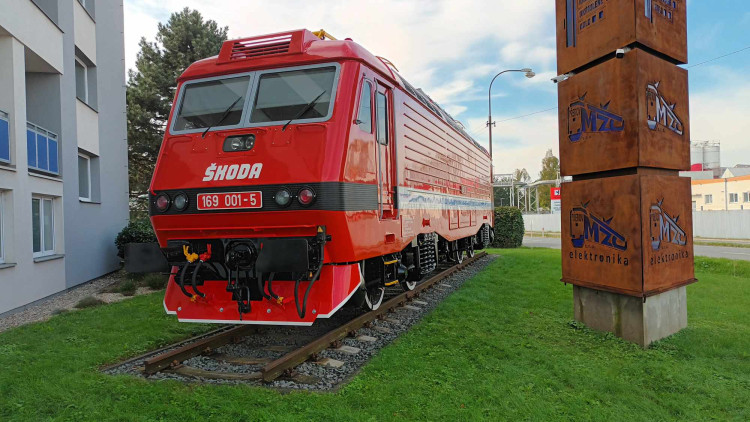 FOTOGALERIE: Přerovská firma Českomoravská železniční opravna zachránila unikátní stroj