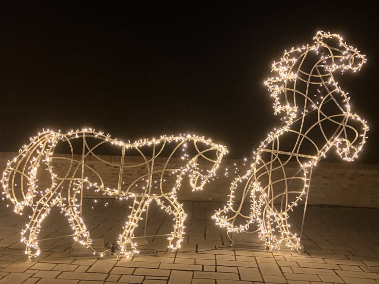 Brněnský hrad Špilberk rozzářily statisíce světel. Odkazují na dávné legendy, nechybí ani světelný drak