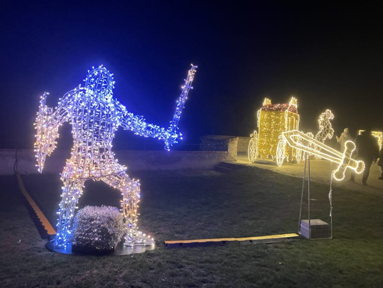 Brněnský hrad Špilberk rozzářily statisíce světel. Odkazují na dávné legendy, nechybí ani světelný drak