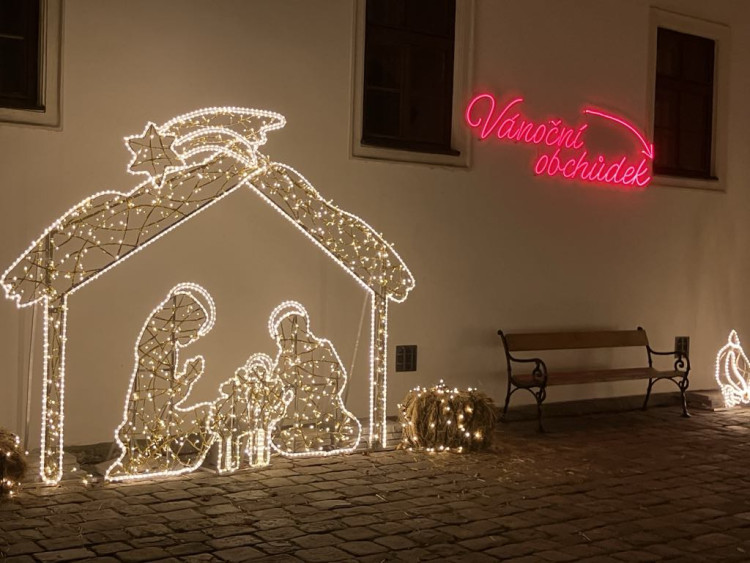 Brněnský hrad Špilberk rozzářily statisíce světel. Odkazují na dávné legendy, nechybí ani světelný drak