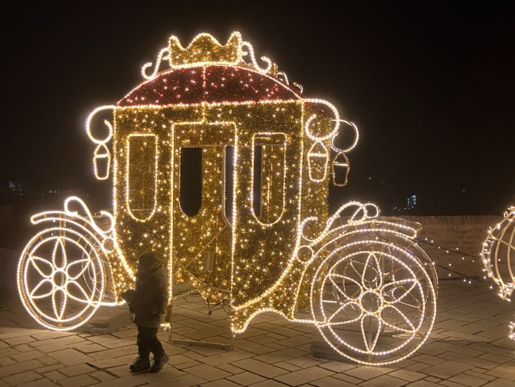 Brněnský hrad Špilberk rozzářily statisíce světel. Odkazují na dávné legendy, nechybí ani světelný drak