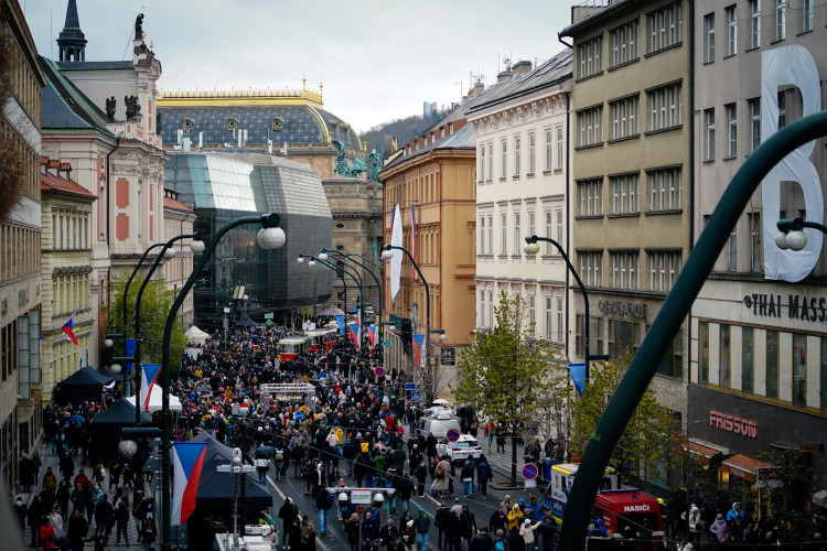 FOTOGALERIE: Podívejte se, jaká byla atmosféra na Národní třídě