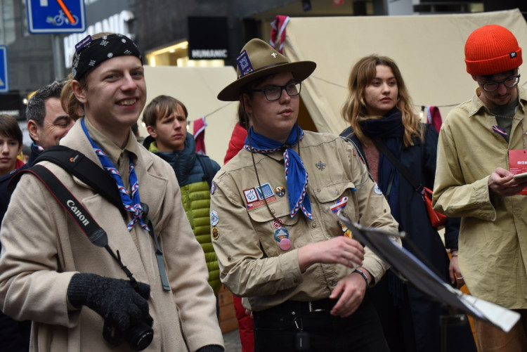 FOTOGALERIE: Tisíce lidí, fronta na Havla a Modlitba pro Martu v novém podání. Tak letos vypadaly oslavy výročí 17. listopadu na Národní třídě