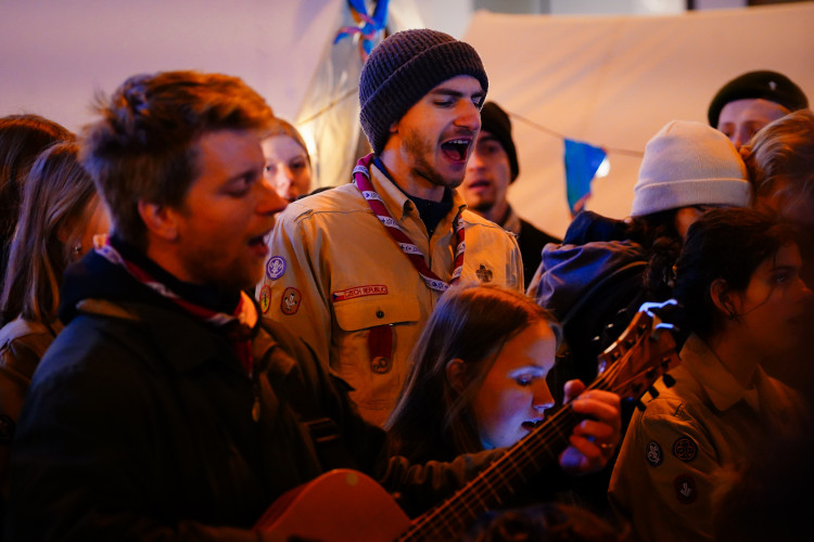 FOTOGALERIE: Tisíce lidí, fronta na Havla a Modlitba pro Martu v novém podání. Tak letos vypadaly oslavy výročí 17. listopadu na Národní třídě