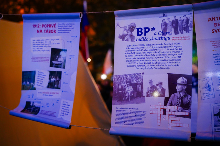 FOTOGALERIE: Tisíce lidí, fronta na Havla a Modlitba pro Martu v novém podání. Tak letos vypadaly oslavy výročí 17. listopadu na Národní třídě