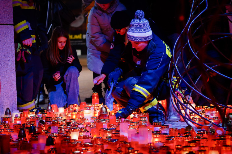 FOTOGALERIE: Tisíce lidí, fronta na Havla a Modlitba pro Martu v novém podání. Tak letos vypadaly oslavy výročí 17. listopadu na Národní třídě
