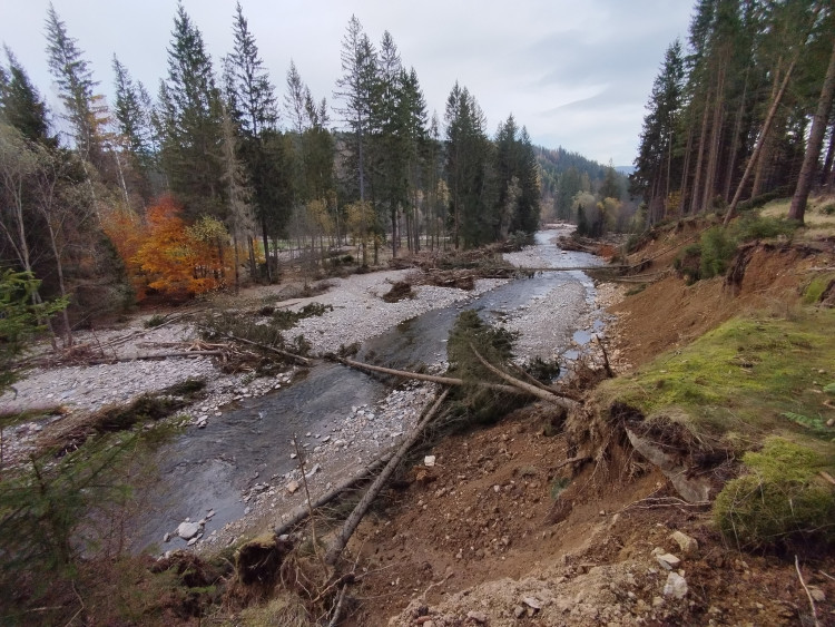 Příroda v Jeseníkách mimo území obcí při povodních vrátila řeky do své přirozené podoby a krásy. To je jediný pozitivní výsledek povodní. 1