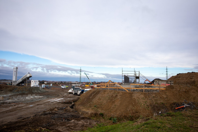 FOTOGALERIE: Výstavba dálničního úseku Olomouc - Kokory je v polovině, hotovo má být za rok