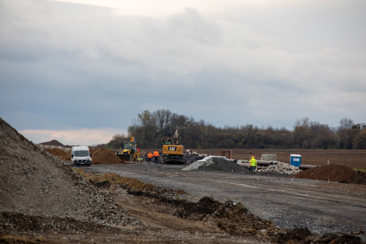 FOTOGALERIE: Výstavba dálničního úseku Olomouc - Kokory je v polovině, hotovo má být za rok