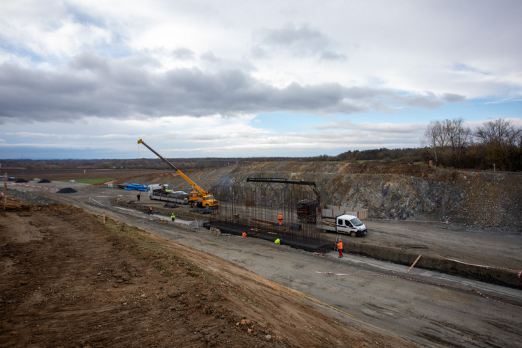 FOTOGALERIE: Výstavba dálničního úseku Olomouc - Kokory je v polovině, hotovo má být za rok