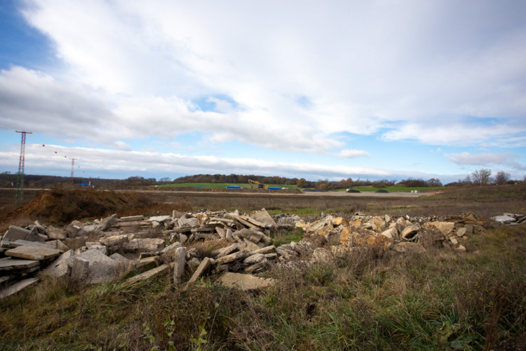 FOTOGALERIE: Výstavba dálničního úseku Olomouc - Kokory je v polovině, hotovo má být za rok