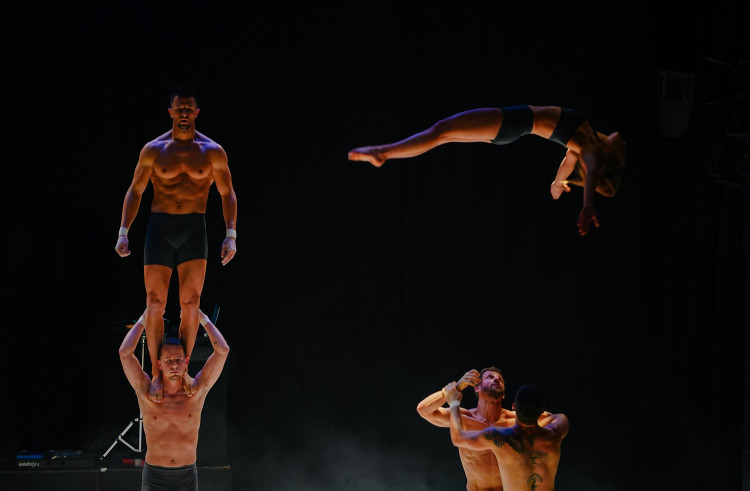 FOTOGALERIE: Akrobatická čísla i příběh. Podívejte se, jak vypadá moderní cirkus