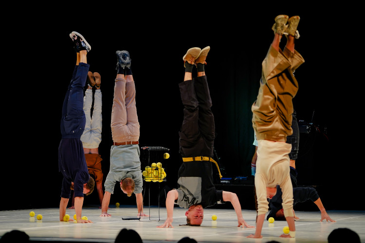 FOTOGALERIE: Akrobatická čísla i příběh. Podívejte se, jak vypadá moderní cirkus