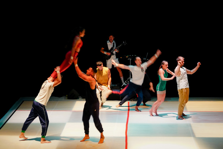 FOTOGALERIE: Akrobatická čísla i příběh. Podívejte se, jak vypadá moderní cirkus