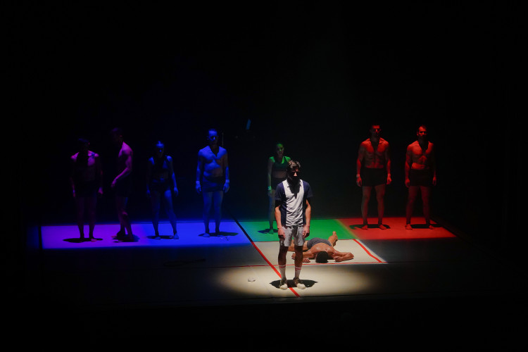 FOTOGALERIE: Akrobatická čísla i příběh. Podívejte se, jak vypadá moderní cirkus