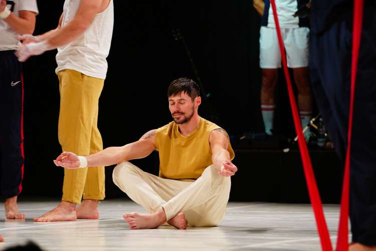 FOTOGALERIE: Akrobatická čísla i příběh. Podívejte se, jak vypadá moderní cirkus