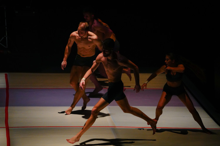 FOTOGALERIE: Akrobatická čísla i příběh. Podívejte se, jak vypadá moderní cirkus