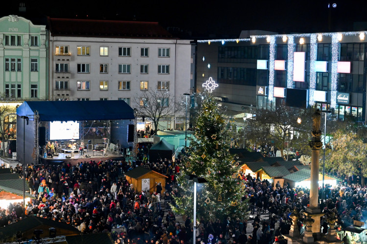 FOTOGALERIE: Rozsvícení vánočního stromu v Ostravě