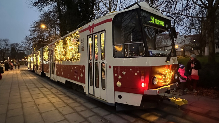 FOTOGALERIE: Vánoční tramvaj 2024
